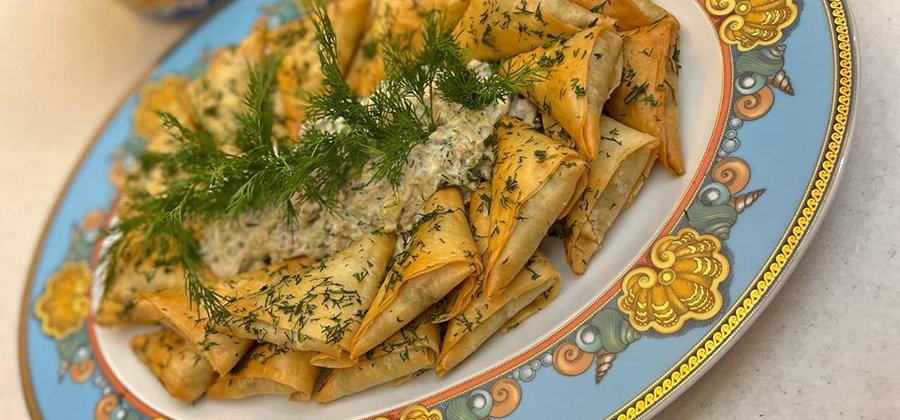 Mini samosas with Vilora Dry Dills Tuna